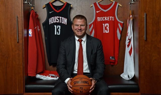 天天盈球即时比分直播-火箭一地鸡毛！老板搞砸一切？他4年败光球队资产