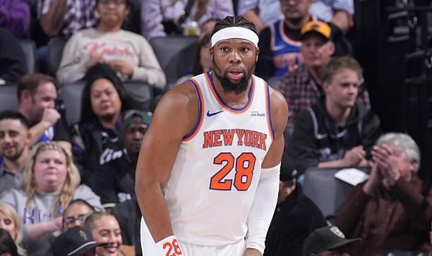 天天看球-Shams：尼克斯将亚布塞莱交易至公牛，换来达伦-特里