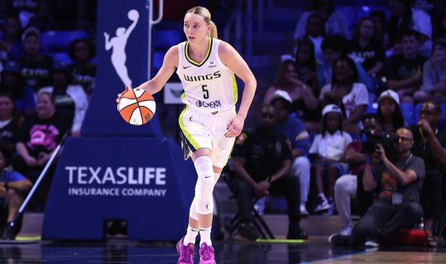 坎宁安抱怨佩奇每次都能得到哨子，佩奇回应：每个人都有权发表个人独特意见