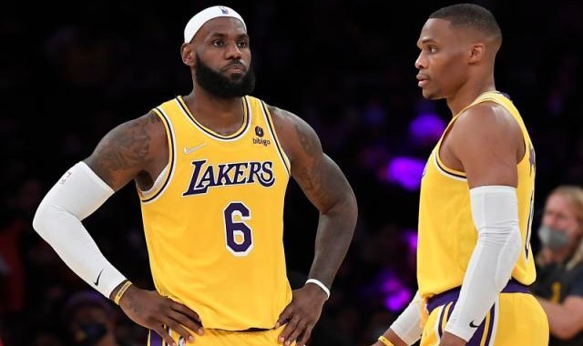 天天赢球-全败战绩结束季前赛 崭新湖人要重蹈9年前覆辙？