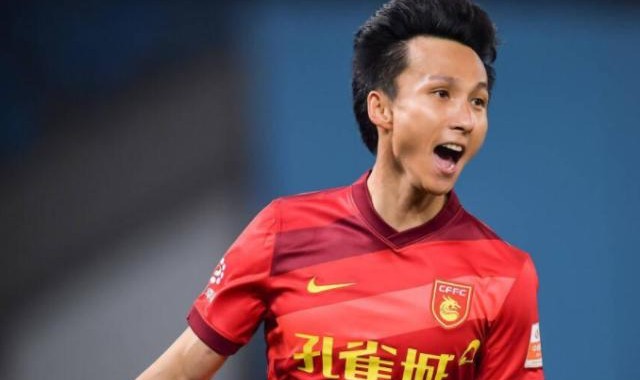 天天盈球-尹鸿博进球后不忘求助：希望能够尽快解决球队困难